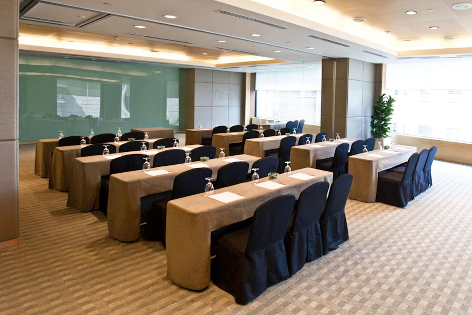 Hotel The Westin Kuala Lumpur Exterior foto A typical classroom layout